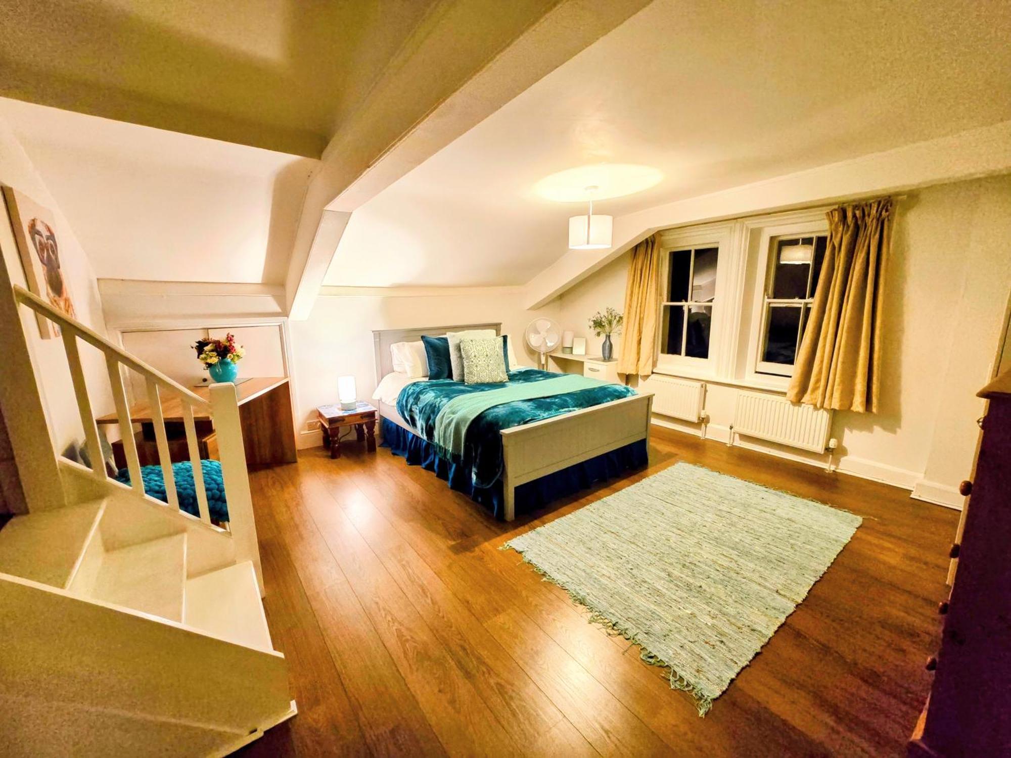 Cotswold Vip Regency Lodge كيلتنهام المظهر الخارجي الصورة