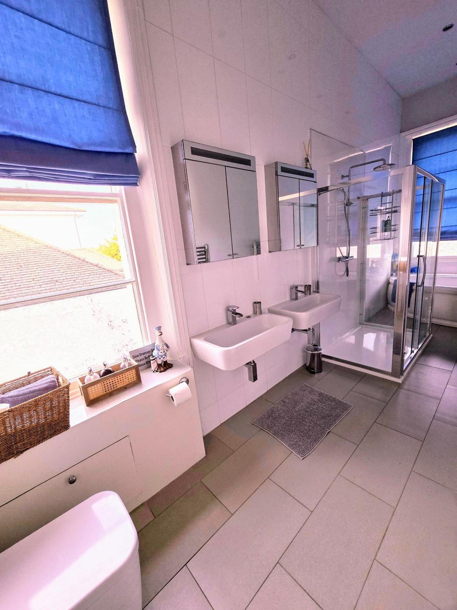 Cotswold Vip Regency Lodge كيلتنهام المظهر الخارجي الصورة